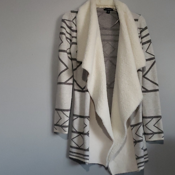 Long cardigan sweater - Picture 3 of 8